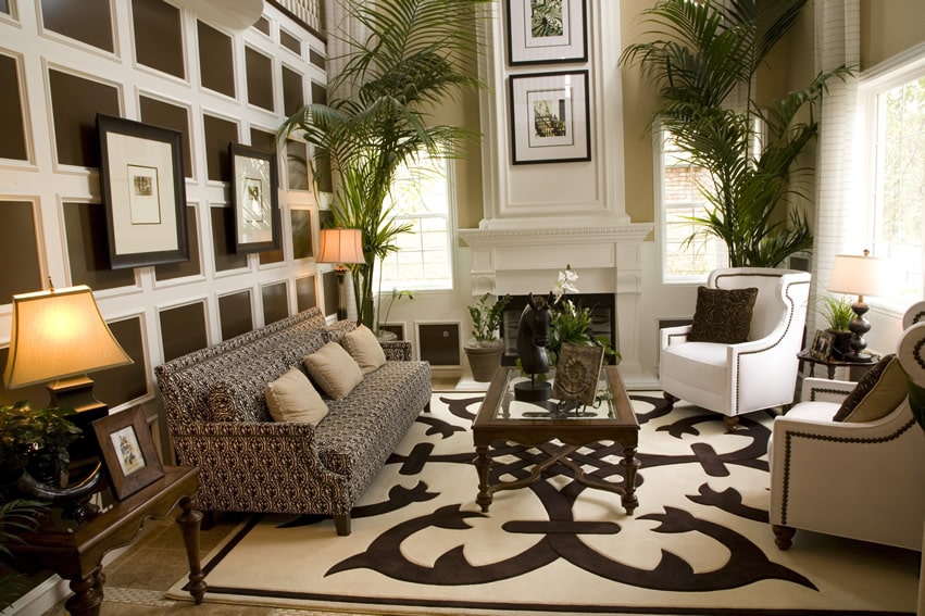 Sala de estar de lujo con alfombra grande de pared con paneles